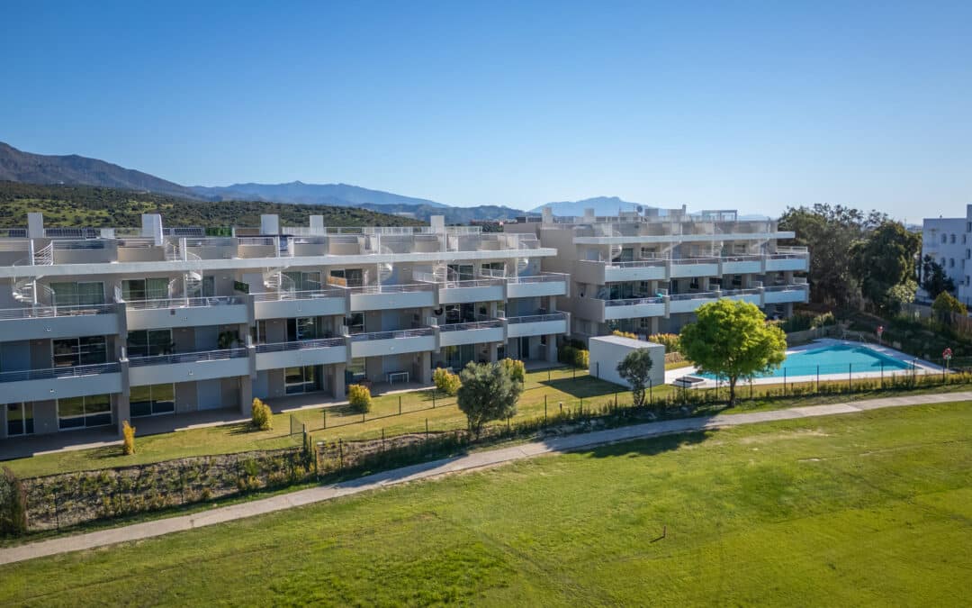 El teletrabajo acelera la compra de vivienda habitual en la Costa del Sol: casi el 40% de las empresas ya permite trabajar en remoto